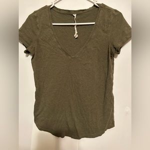 Lululemon green v neck t shirt